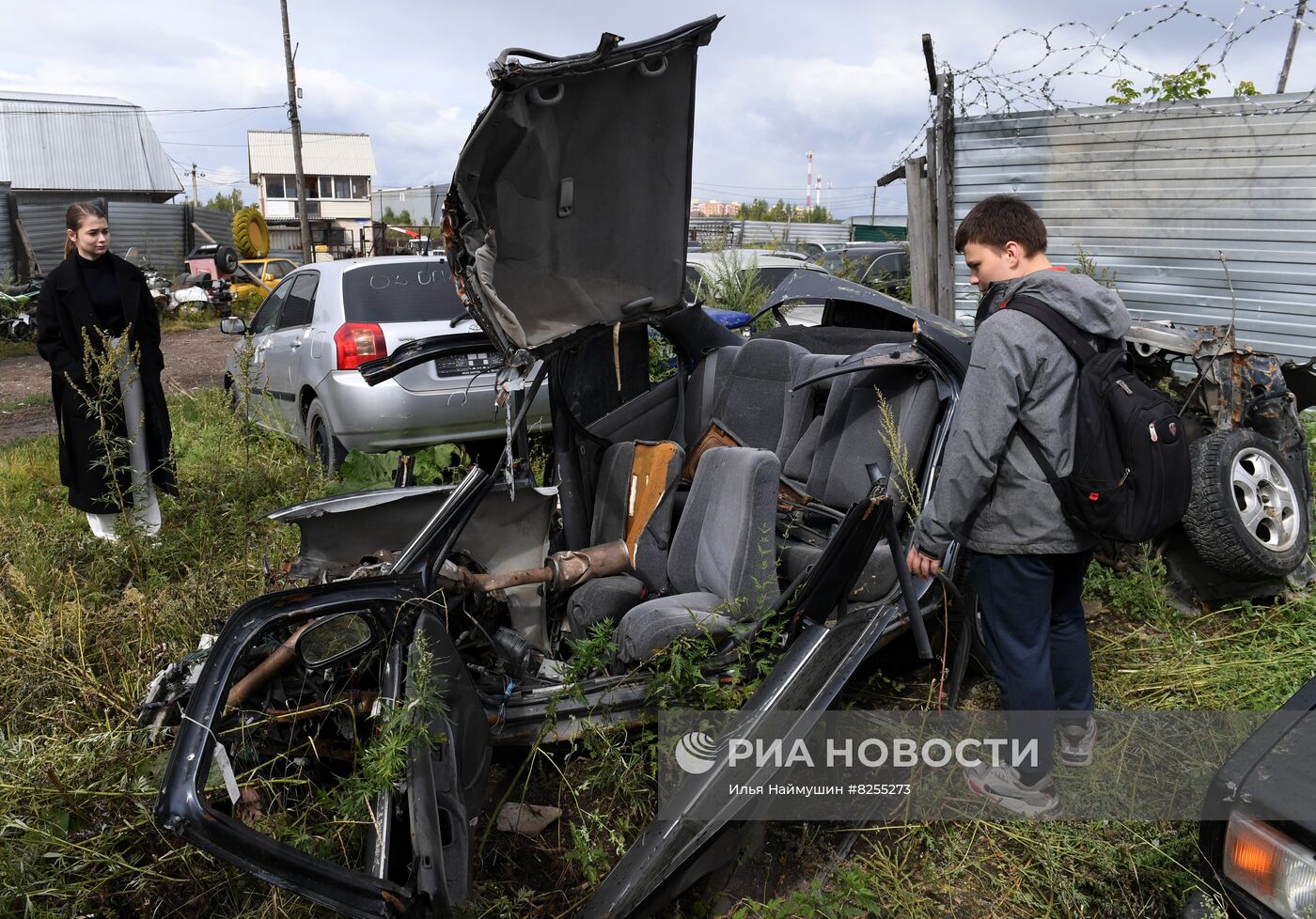 Стоянка УВД Красноярска для пострадавших в ДТП автомобилей | РИА Новости  Медиабанк