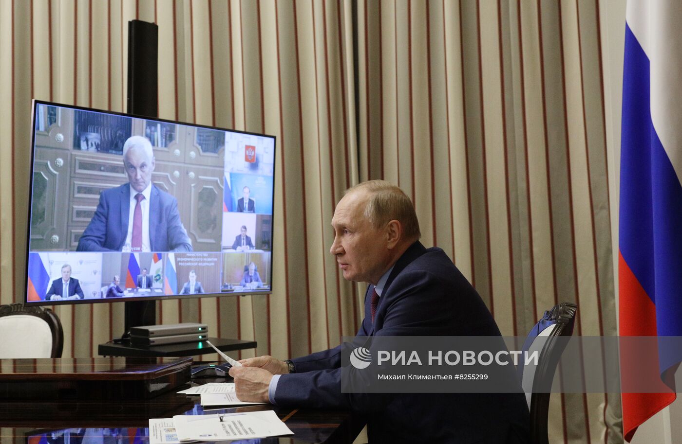 Президент РФ В. Путин провел совещание по вопросам развития судостроительной промышленности