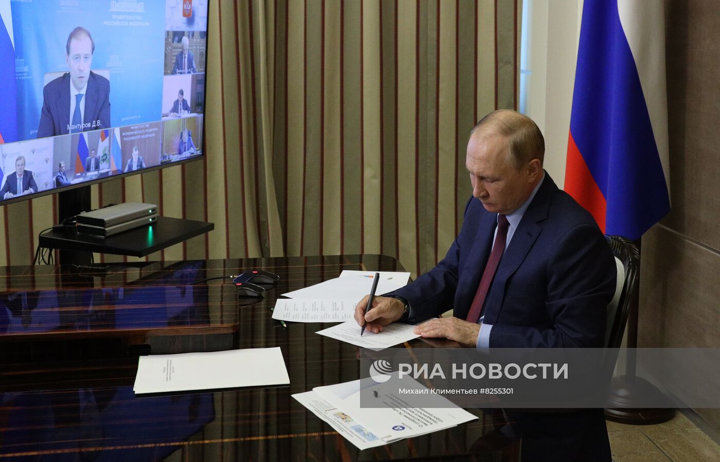 Президент РФ В. Путин провел совещание по вопросам развития судостроительной промышленности
