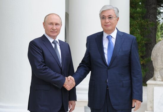Встреча президента РФ В. Путина с президентом Казахстана К.-Ж. Токаевым