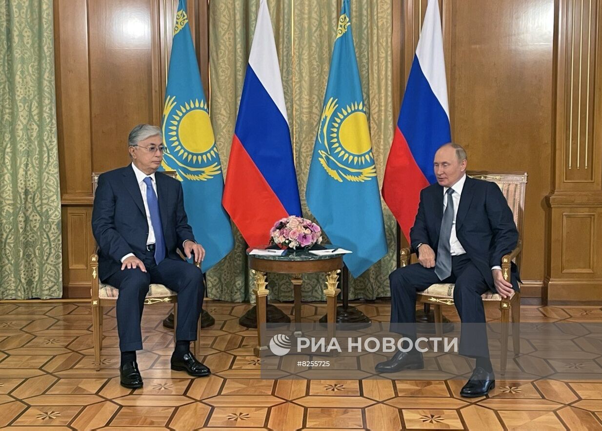 Встреча президента РФ В. Путина с президентом Казахстана К.-Ж. Токаевым