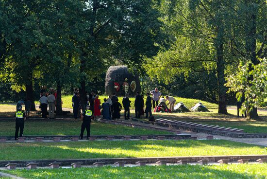 Перезахоронение праха советских воинов в Латвии