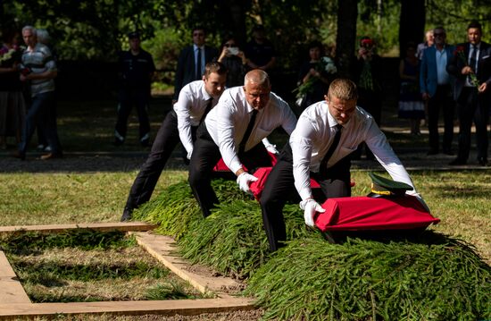 Перезахоронение праха советских воинов в Латвии