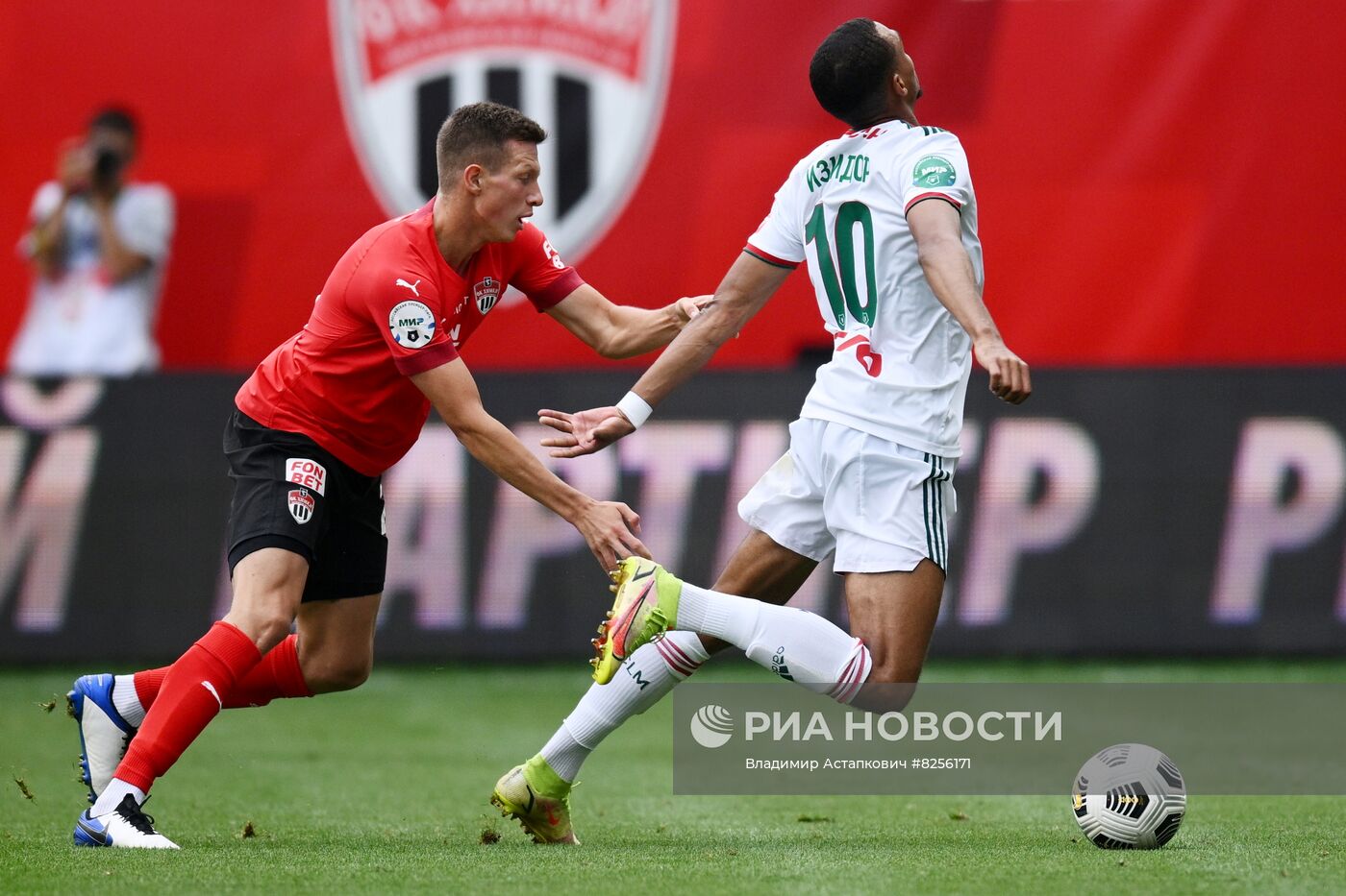 Футбол. РПЛ. Матч "Химки" - "Локомотив"