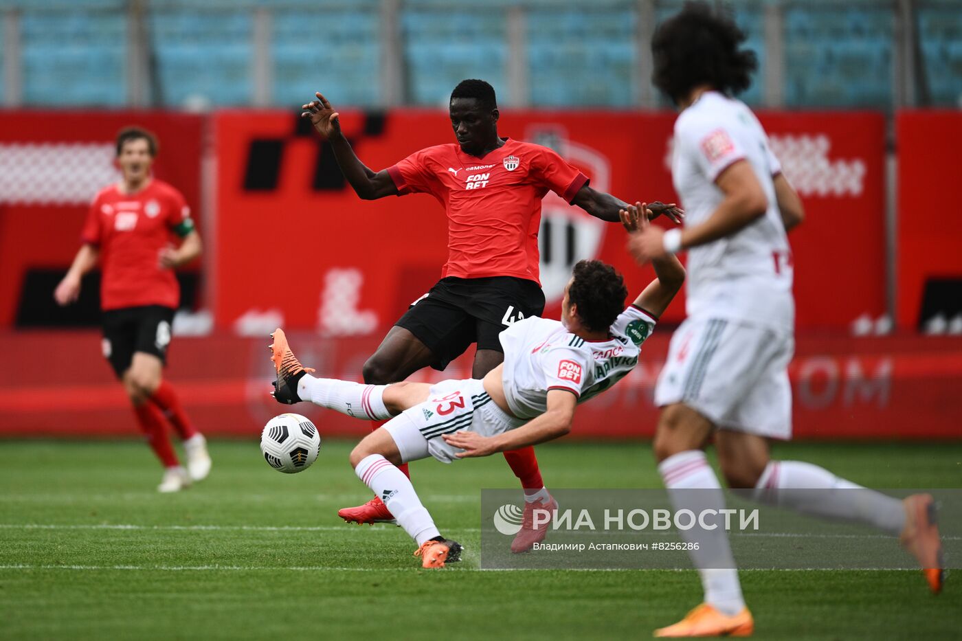 Футбол. РПЛ. Матч "Химки" - "Локомотив"