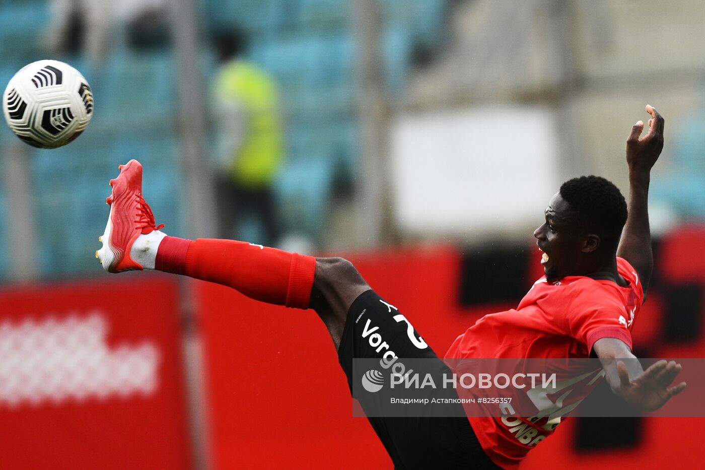 Футбол. РПЛ. Матч "Химки" - "Локомотив"