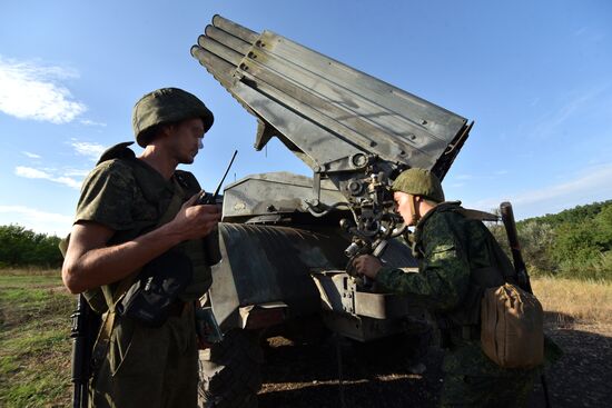 Работа РСЗО БМ-21 "Град" по позициям ВСУ на Авдеевском направлении