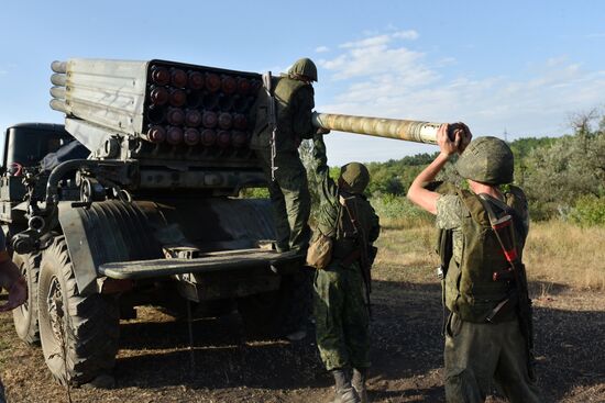 Работа РСЗО БМ-21 "Град" по позициям ВСУ на Авдеевском направлении