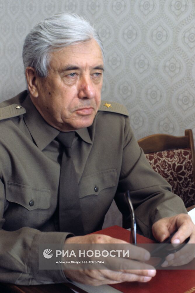 Генерал-майор авиации Борис Суриков