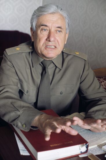 Генерал-майор авиации Борис Суриков