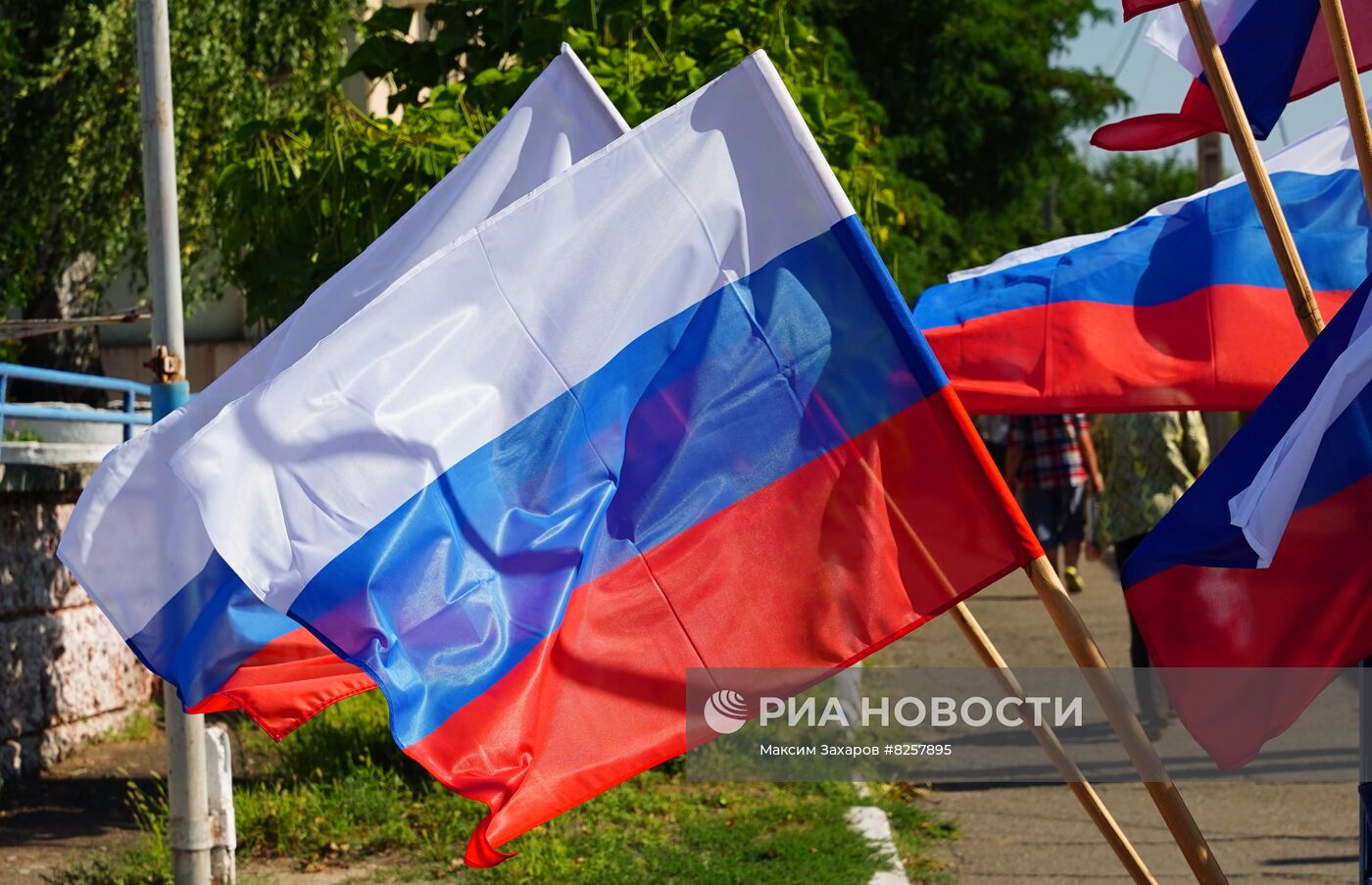 Празднование Дня Государственного флага России в ЛНР