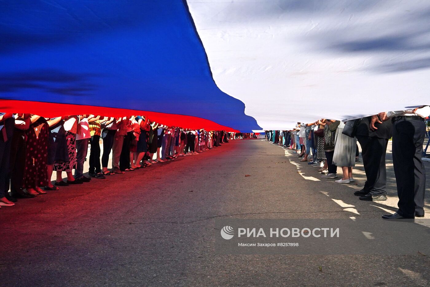 Празднование Дня Государственного флага России в ЛНР