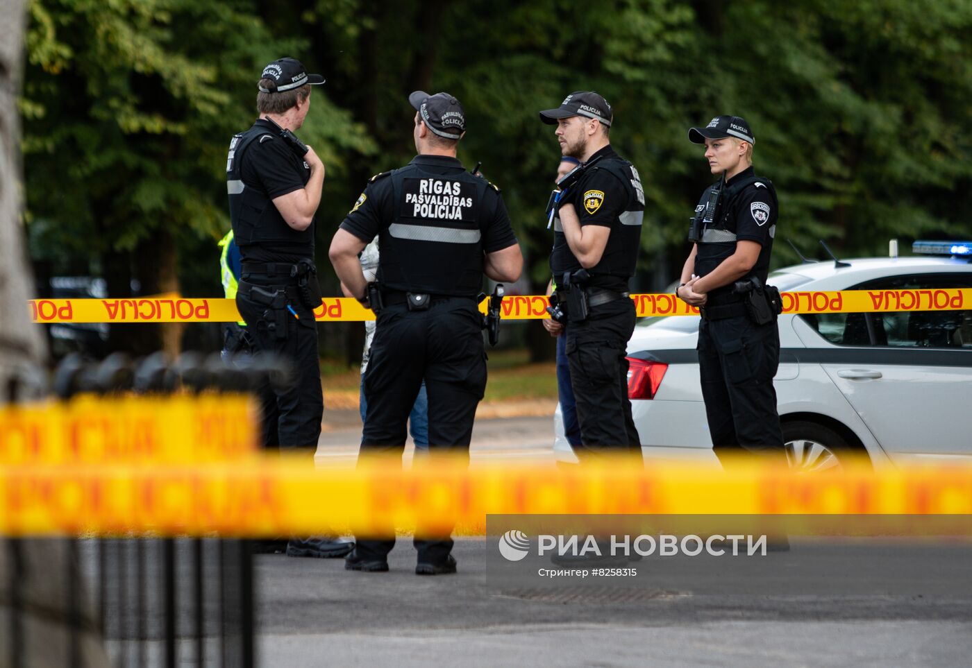 Акция протеста в Риге против сноса памятника советским воинам