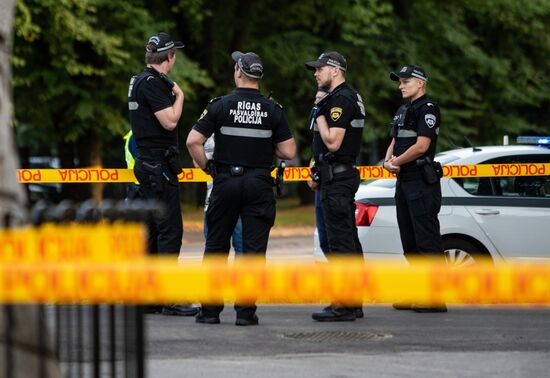 Акция протеста в Риге против сноса памятника советским воинам 