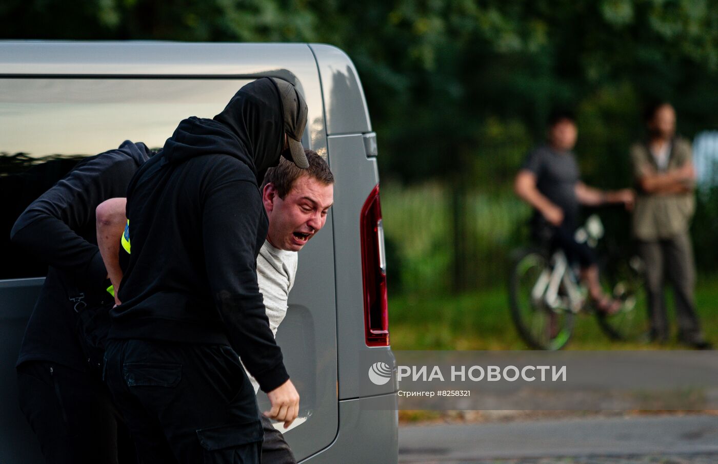 Акция протеста в Риге против сноса памятника советским воинам 