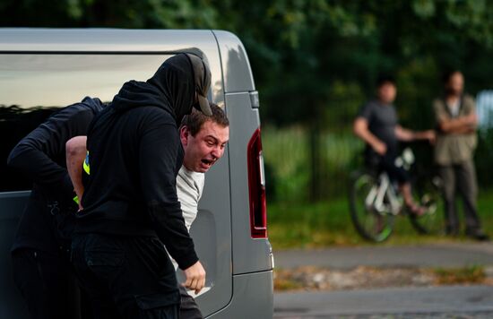 Акция протеста в Риге против сноса памятника советским воинам 