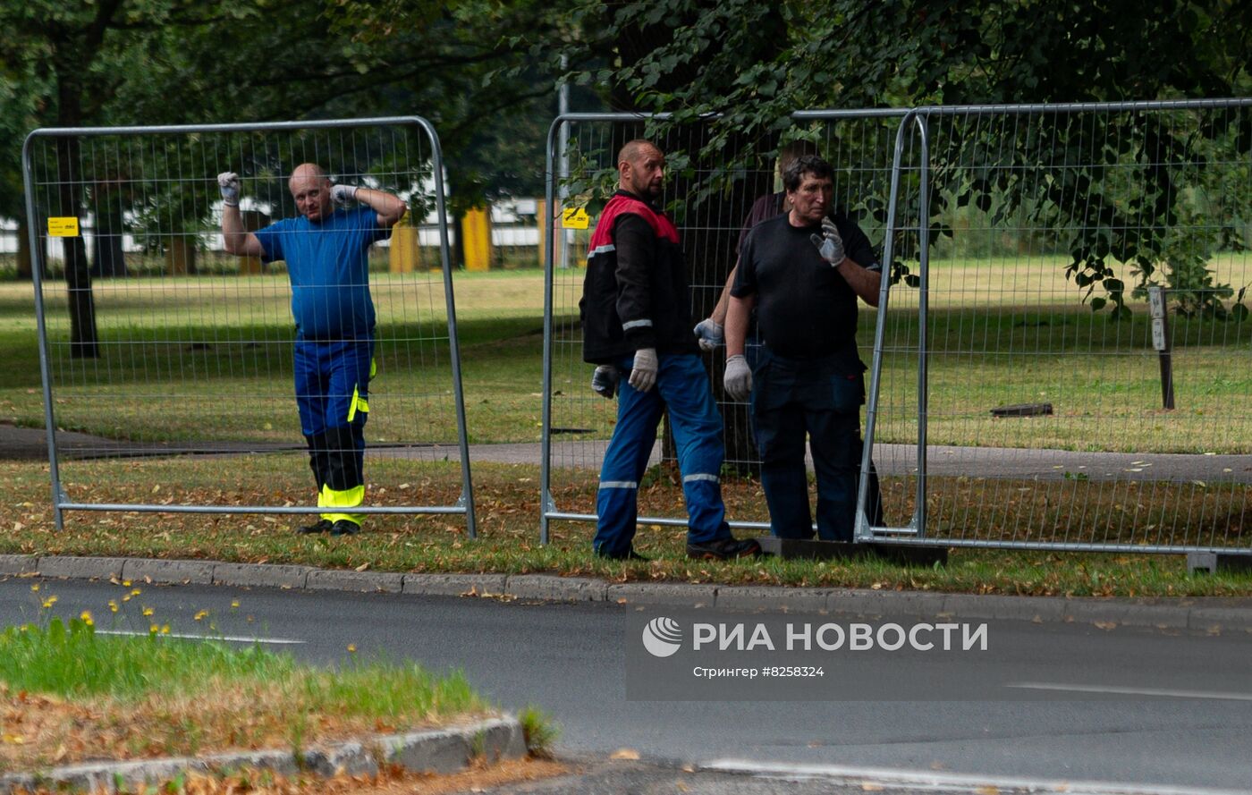 Акция протеста в Риге против сноса памятника советским воинам