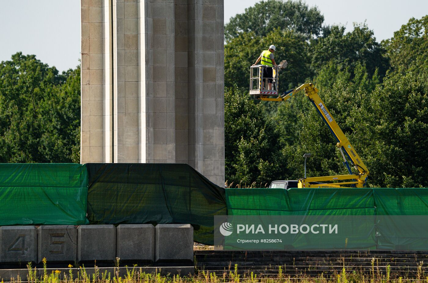 Снос памятника Освободителям Риги
