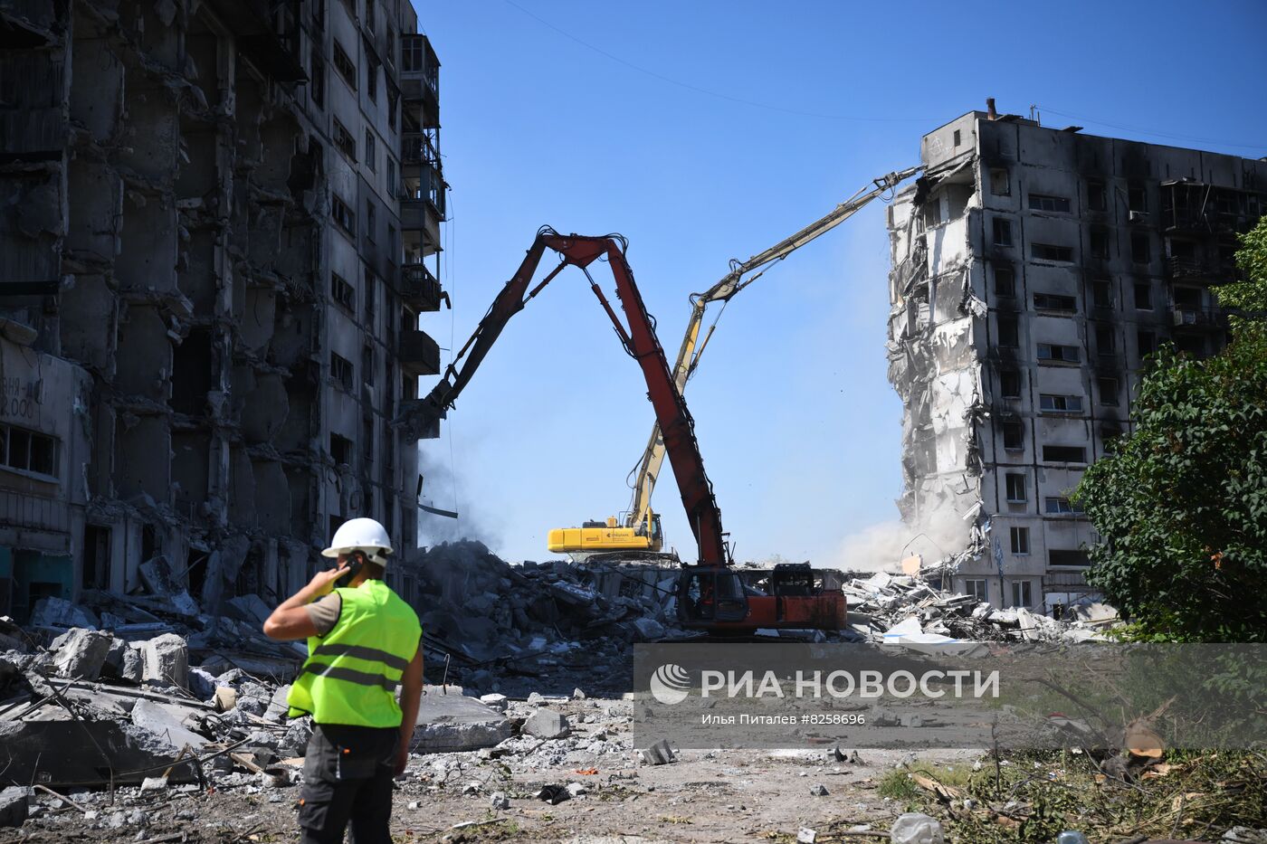 Снос аварийных жилых домов в Мариуполе