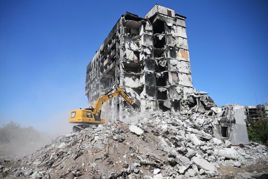 Снос аварийных жилых домов в Мариуполе