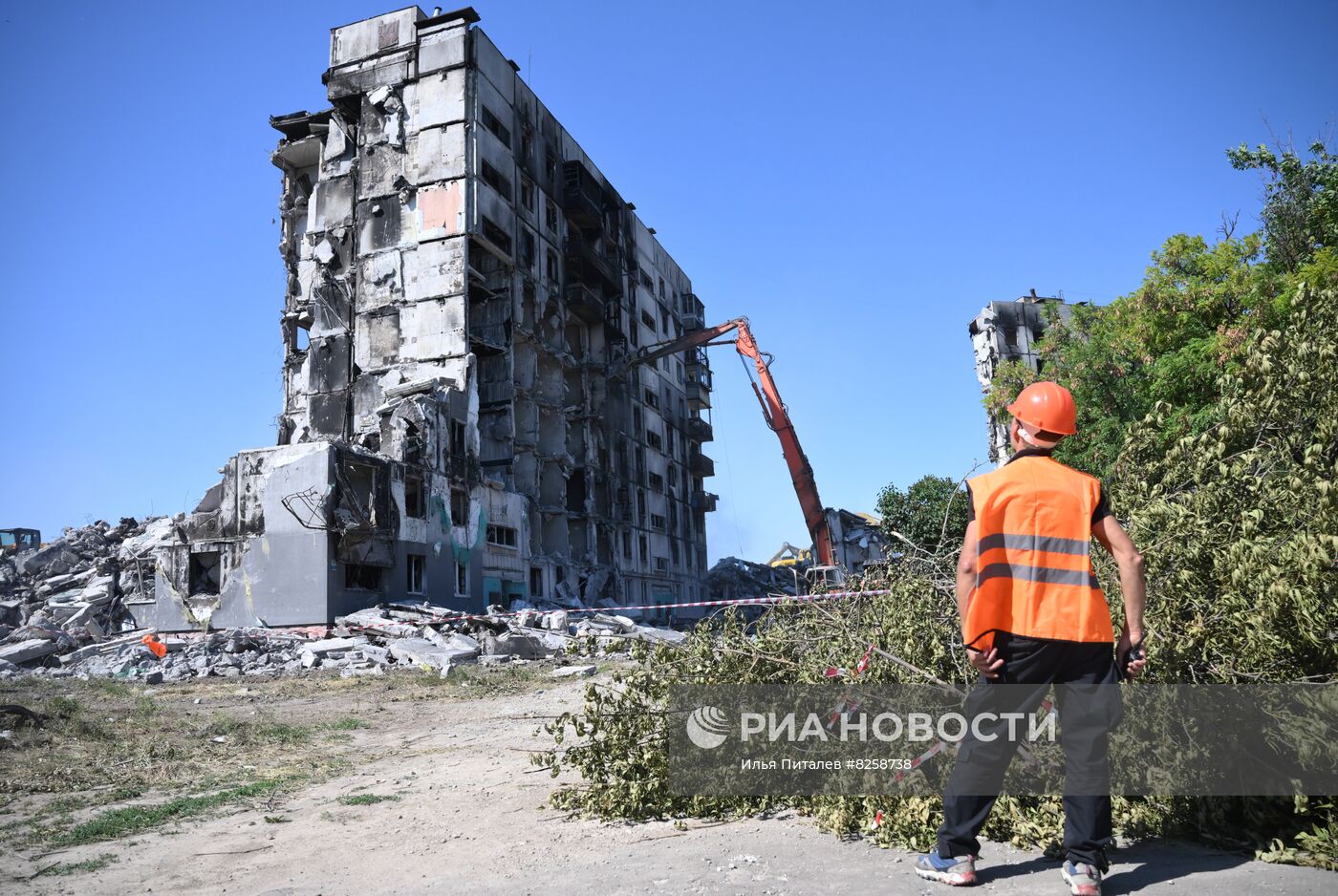 Снос аварийных жилых домов в Мариуполе