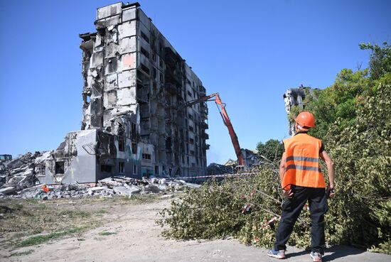 Снос аварийных жилых домов в Мариуполе