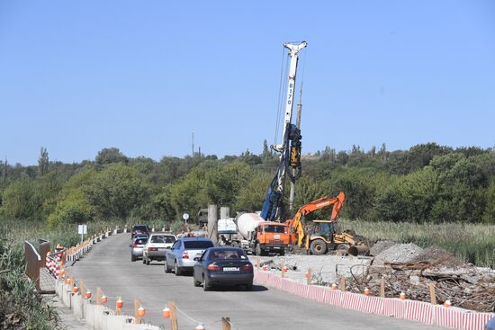 Восстановление моста в ДНР строителями из РФ