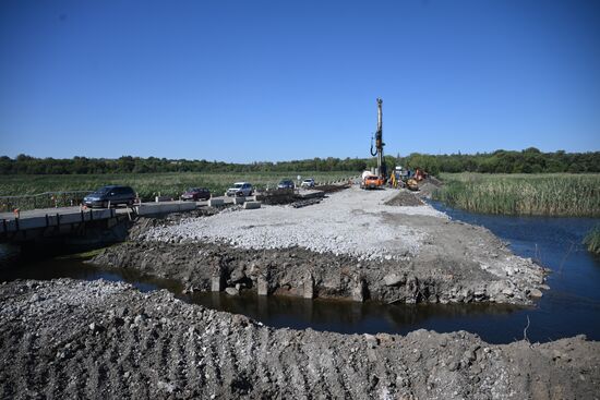 Восстановление моста в ДНР строителями из РФ