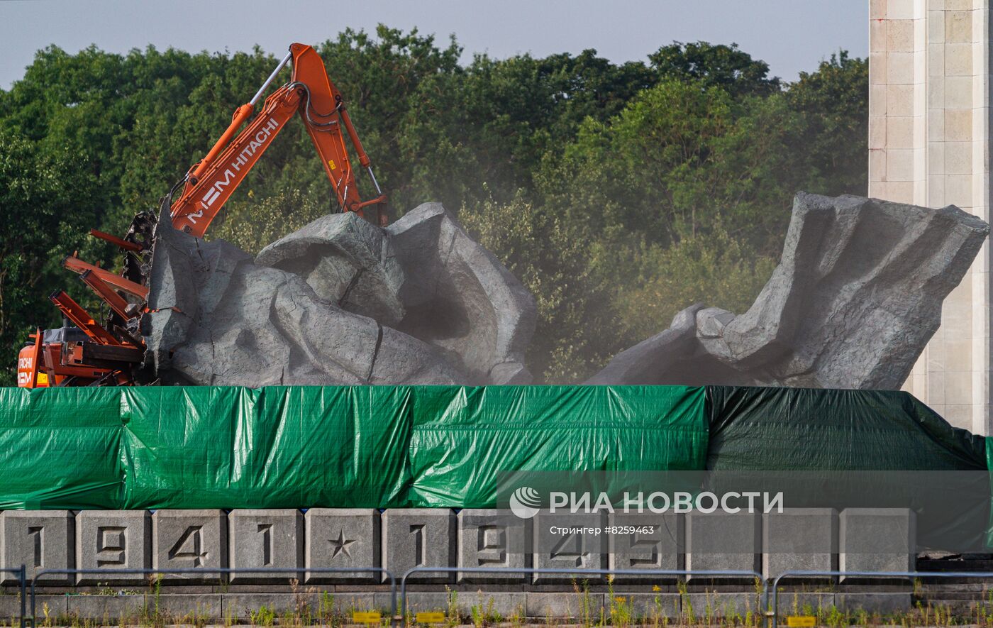 Снос памятника Освободителям Риги