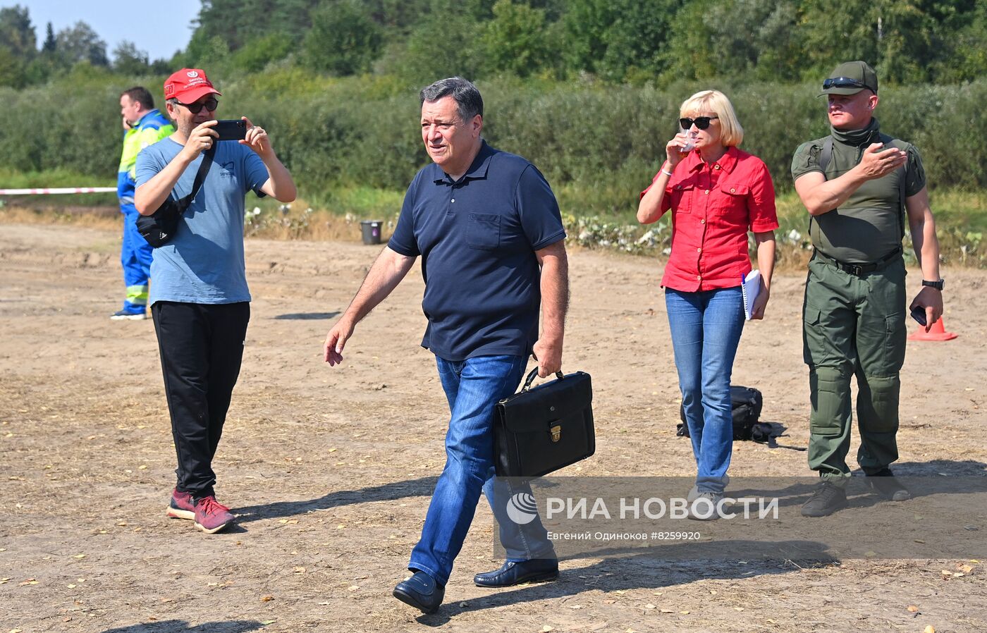 Вице-премьер Д. Григоренко, глава МЧС А. Куренков и мэр Москвы С. Собянин посетили регионы, страдающие от пожаров