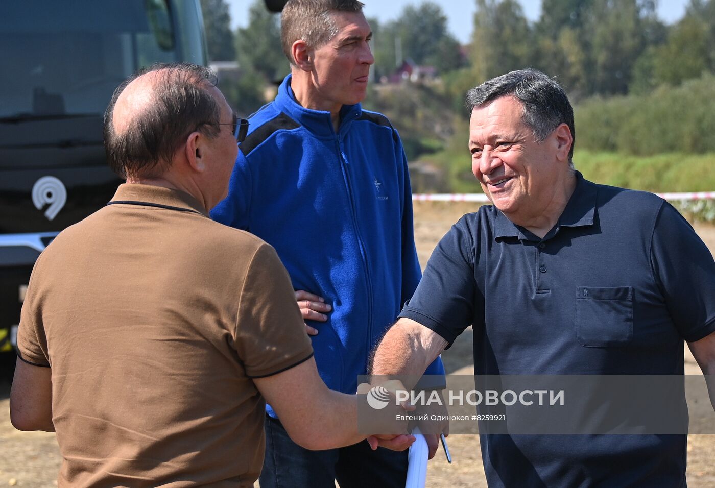 Вице-премьер Д. Григоренко, глава МЧС А. Куренков и мэр Москвы С. Собянин посетили регионы, страдающие от пожаров