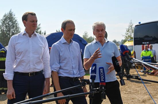 Вице-премьер Д. Григоренко, глава МЧС А. Куренков и мэр Москвы С. Собянин посетили регионы, страдающие от пожаров 