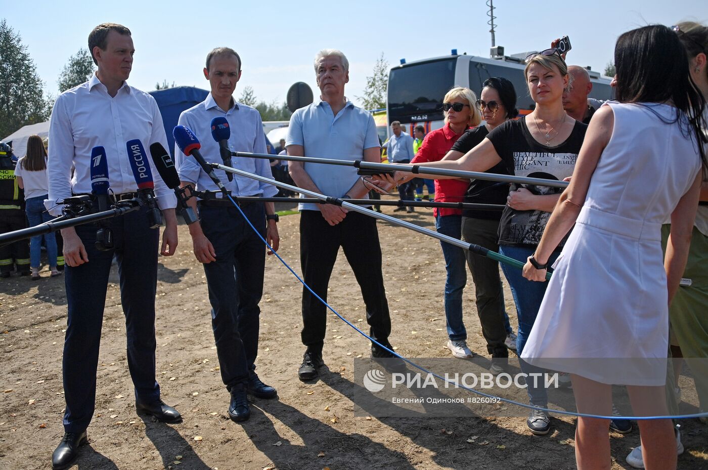 Вице-премьер Д. Григоренко, глава МЧС А. Куренков и мэр Москвы С. Собянин посетили регионы, страдающие от пожаров
