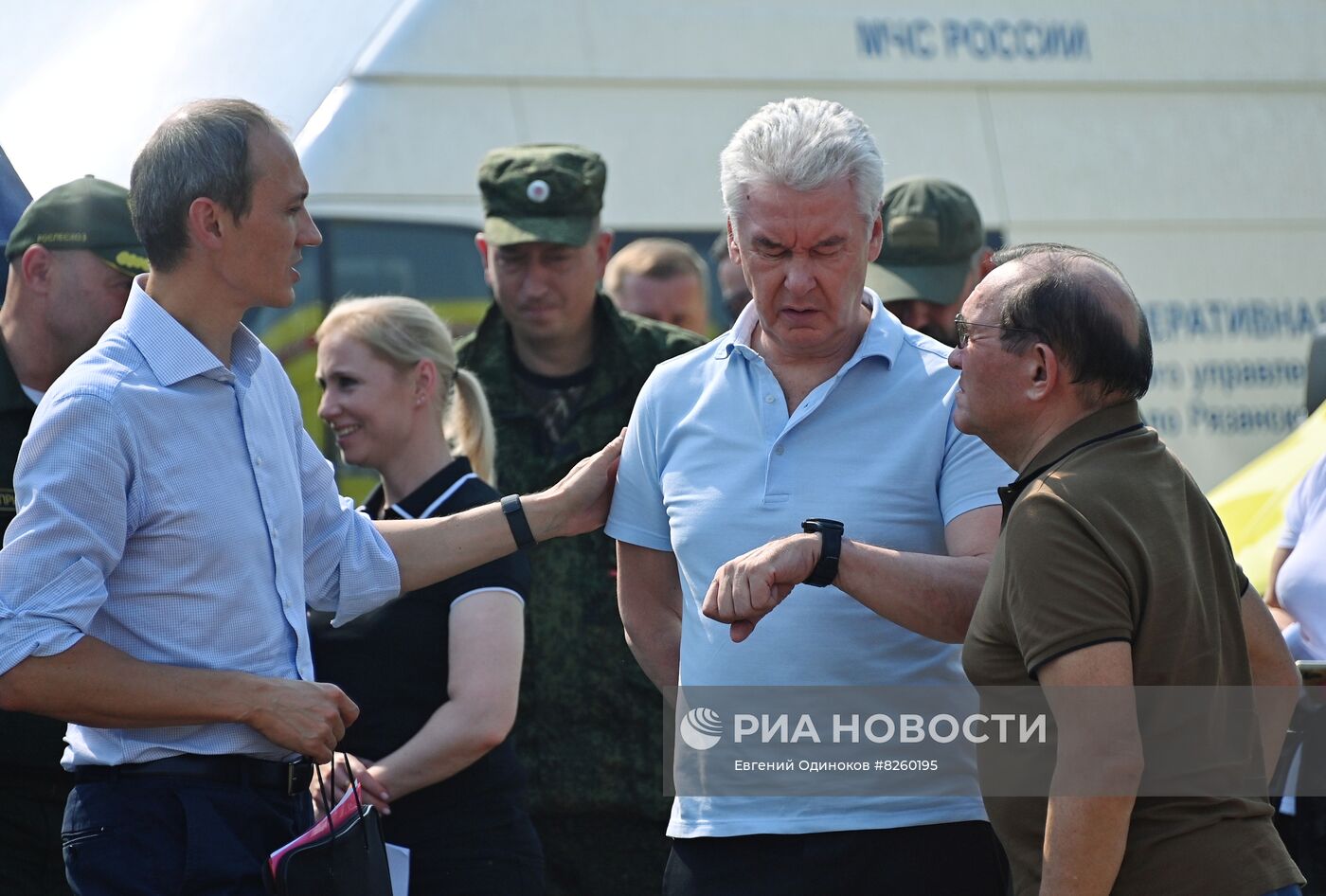 Вице-премьер Д. Григоренко, глава МЧС А. Куренков и мэр Москвы С. Собянин посетили регионы, страдающие от пожаров