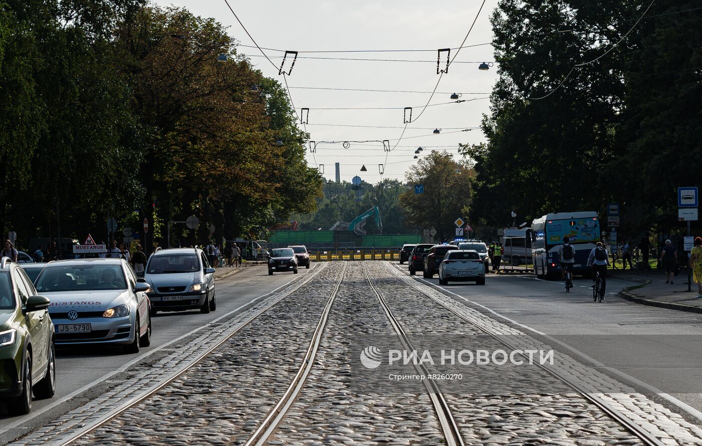 Демонтаж центрального элемента памятника Освободителям Риги