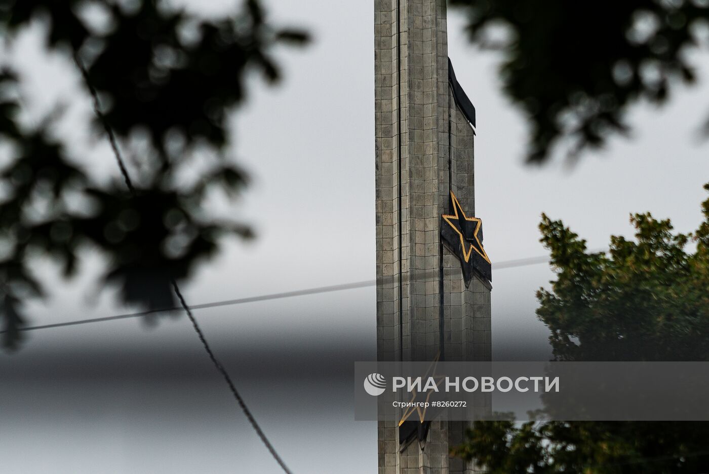 Демонтаж центрального элемента памятника Освободителям Риги