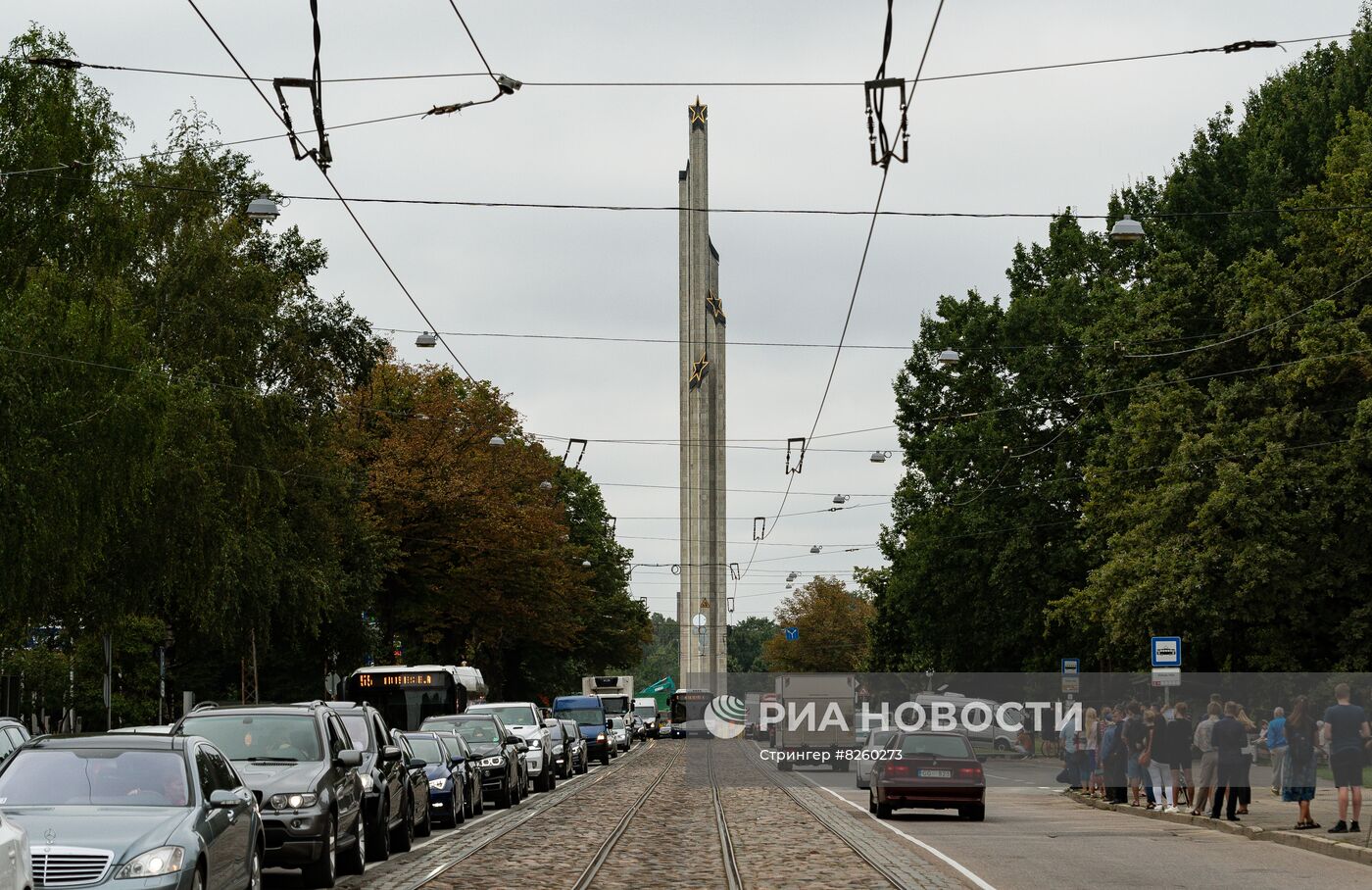 Демонтаж центрального элемента памятника Освободителям Риги