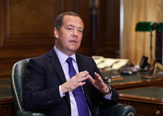 Зампред Совбеза РФ Д. Медведев дал интервью французскому телеканалу "LCI"