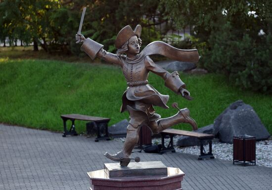 Установка памятника Петру Первому в Калининграде