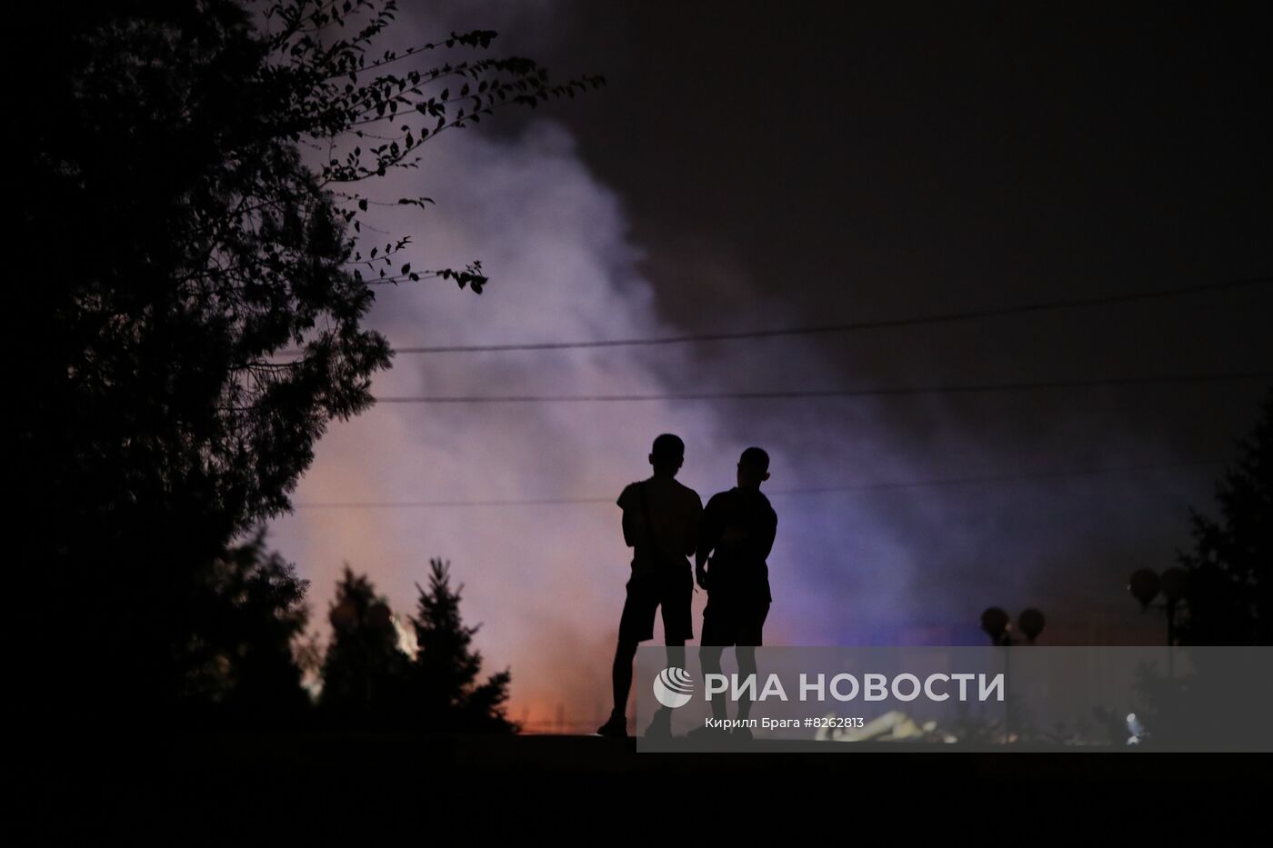 Пожар на рынке в Волжском