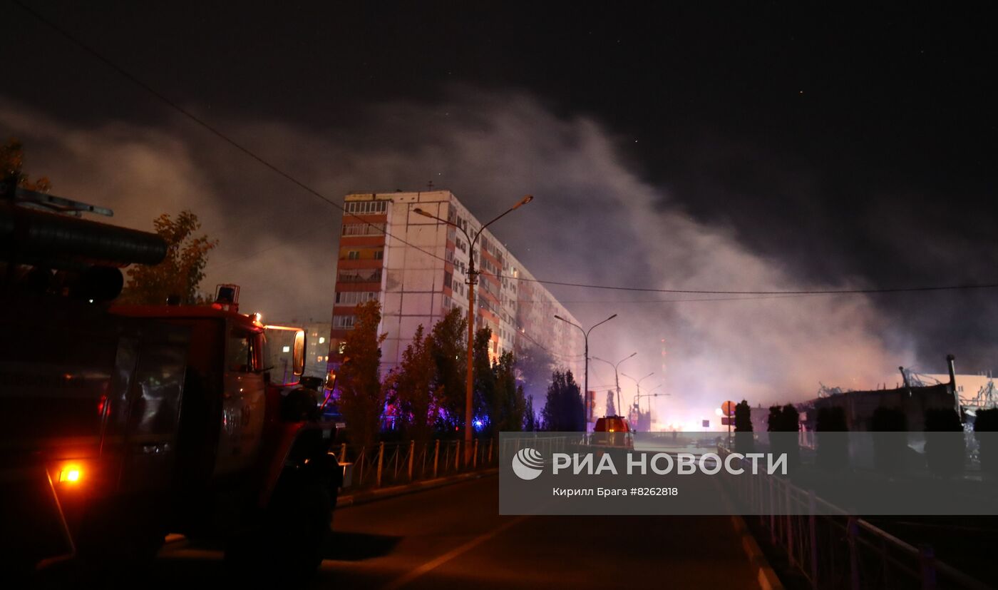 Пожар на рынке в Волжском