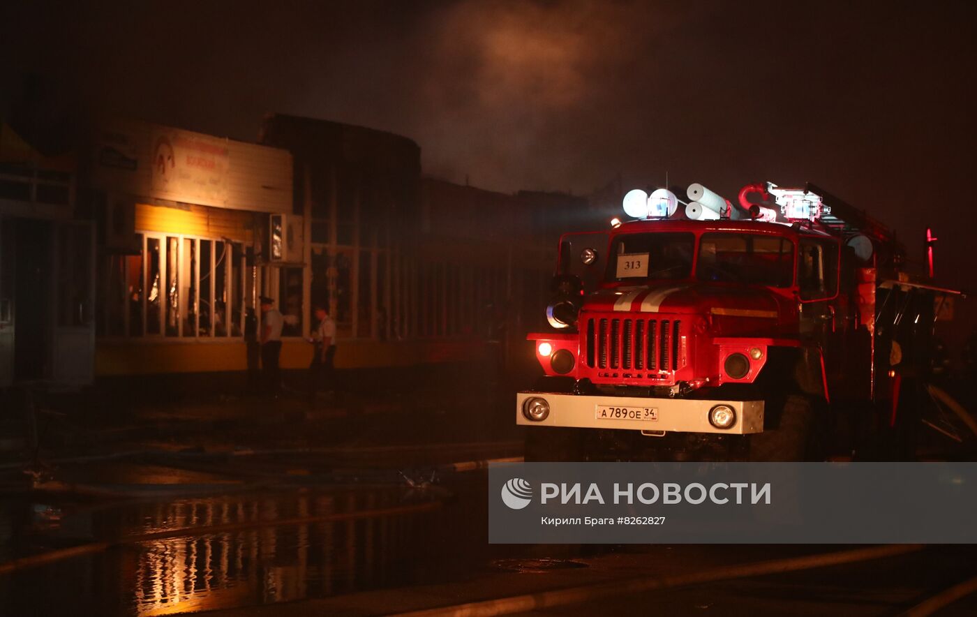 Пожар на рынке в Волжском