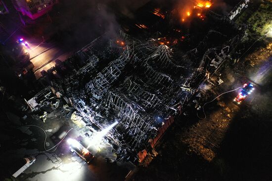 Пожар на рынке в Волжском