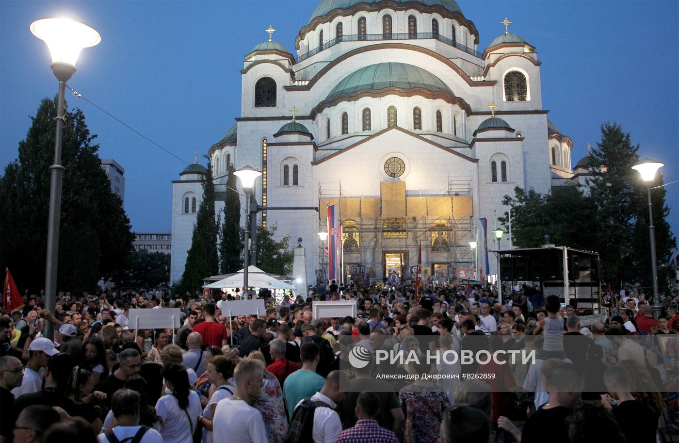 Крестный ход в поддержку традиционных ценностей в Белграде