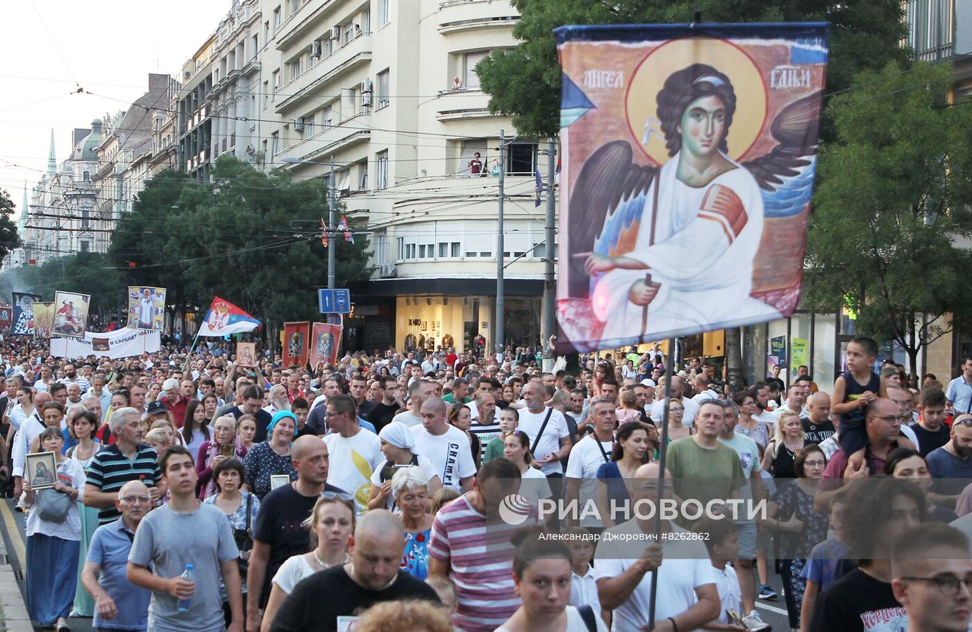 Крестный ход в поддержку традиционных ценностей в Белграде