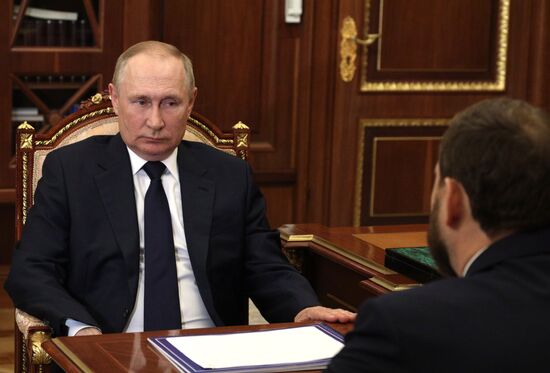 Президент РФ В. Путин провел встречу с руководителем ФАДН России И. Бариновым