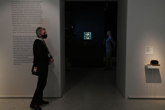 Выставка "Котел алхимика. Осязательный взгляд и незрительное восприятие. Часть 1"