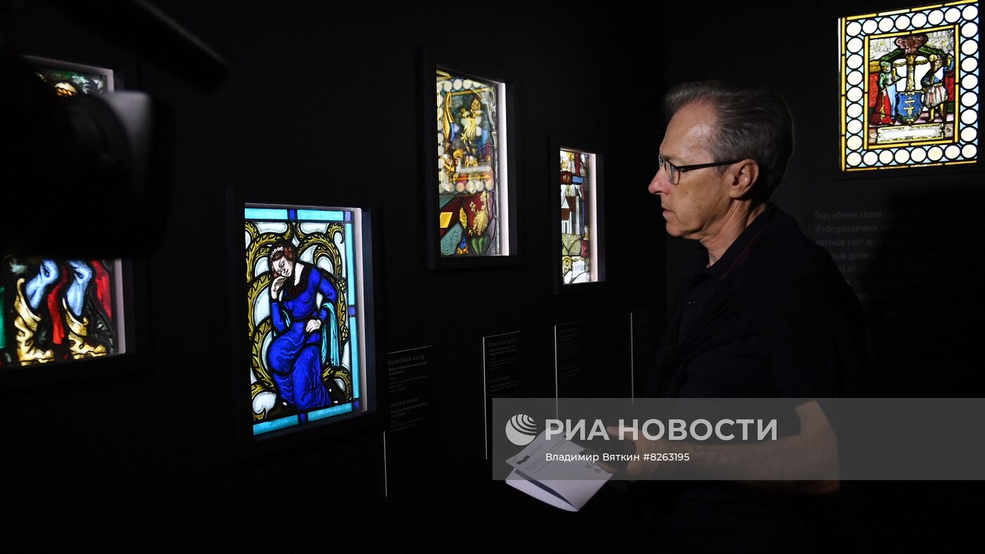 Выставка "Котел алхимика. Осязательный взгляд и незрительное восприятие. Часть 1"