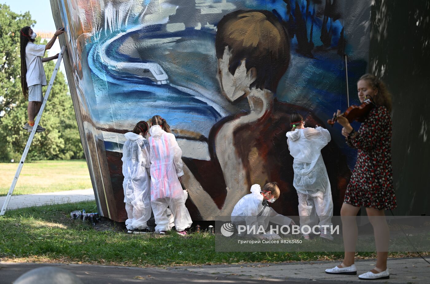 Создание арт-объекта ко Дню города в Москве | РИА Новости Медиабанк