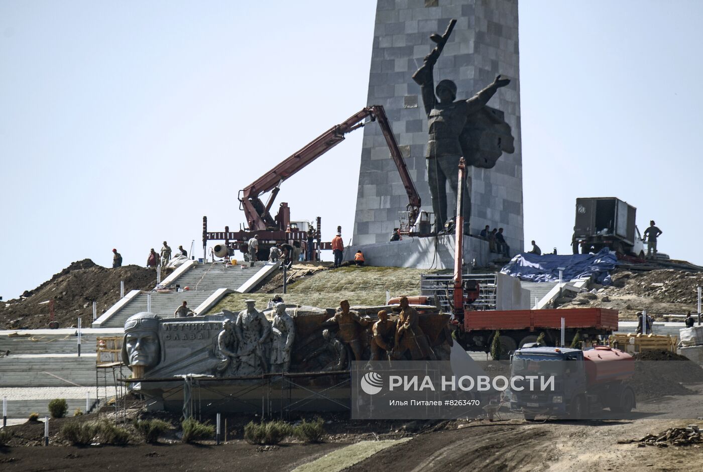 На Саур-Могиле завершили установку фигуры Солдата-Победителя